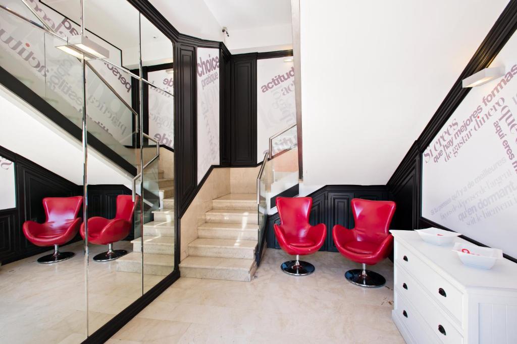 Hospedium Hostal Un Punto Chic Huesca Esterno foto