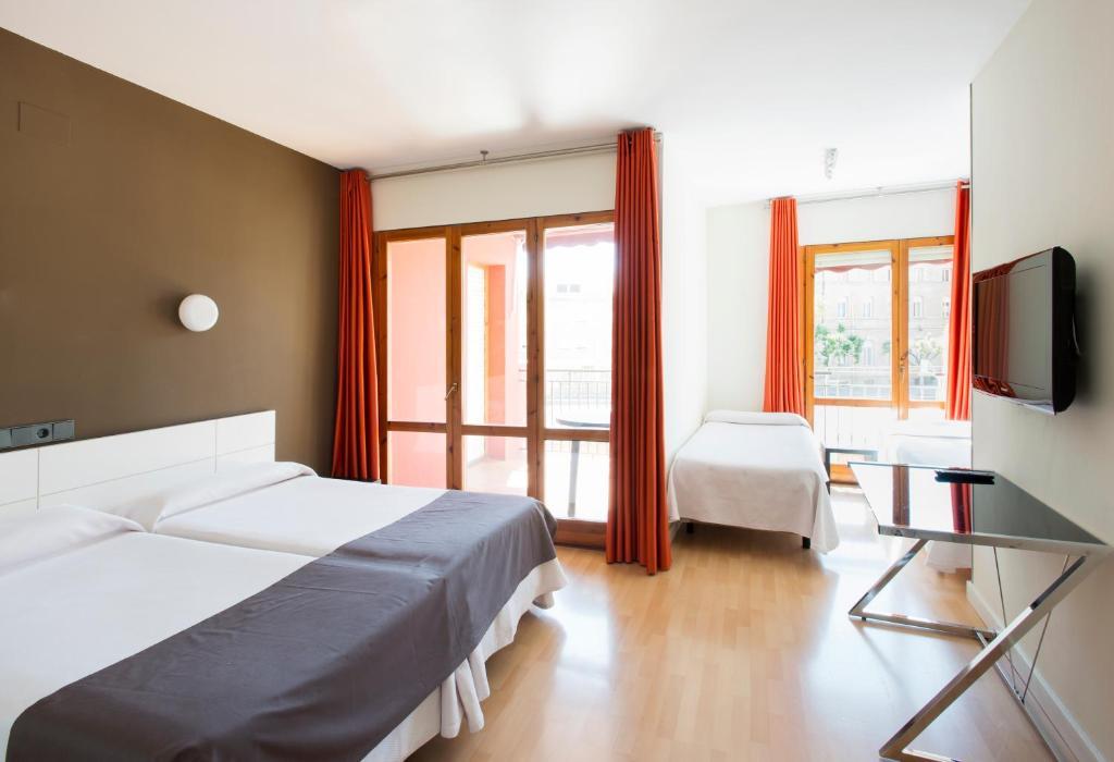 Hospedium Hostal Un Punto Chic Huesca Esterno foto