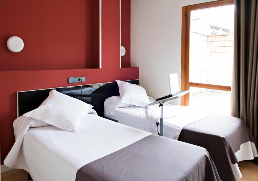Hospedium Hostal Un Punto Chic Huesca Esterno foto