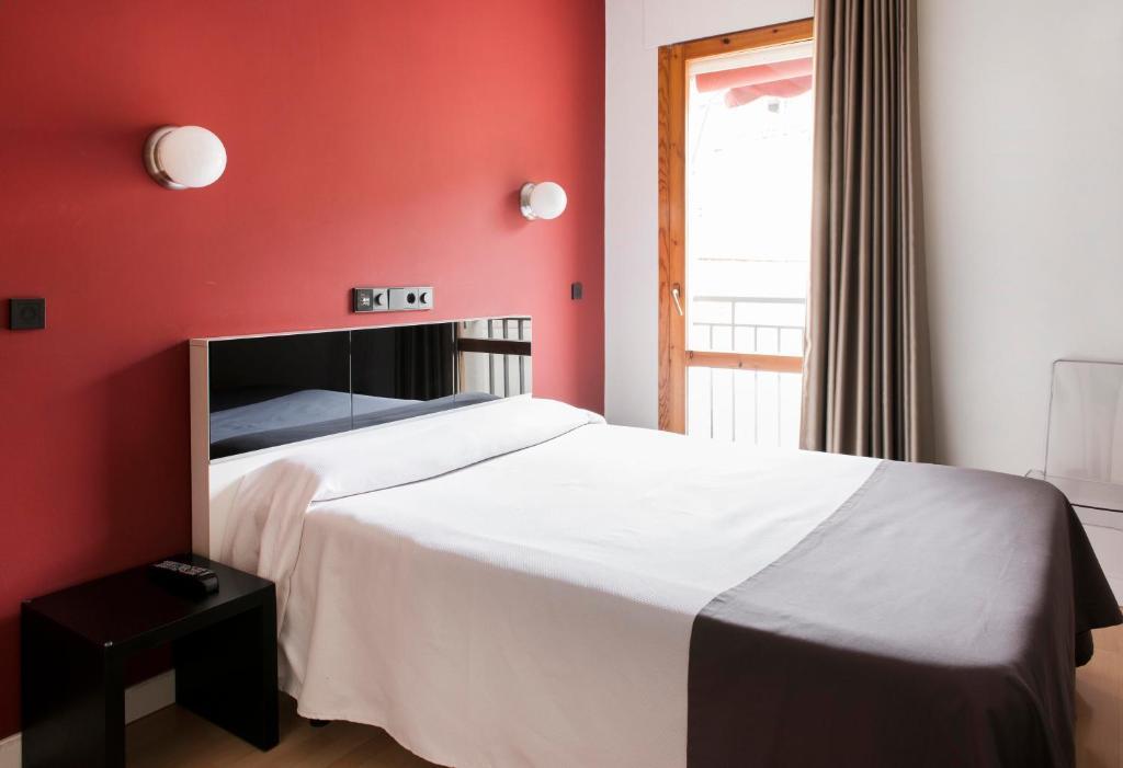 Hospedium Hostal Un Punto Chic Huesca Esterno foto